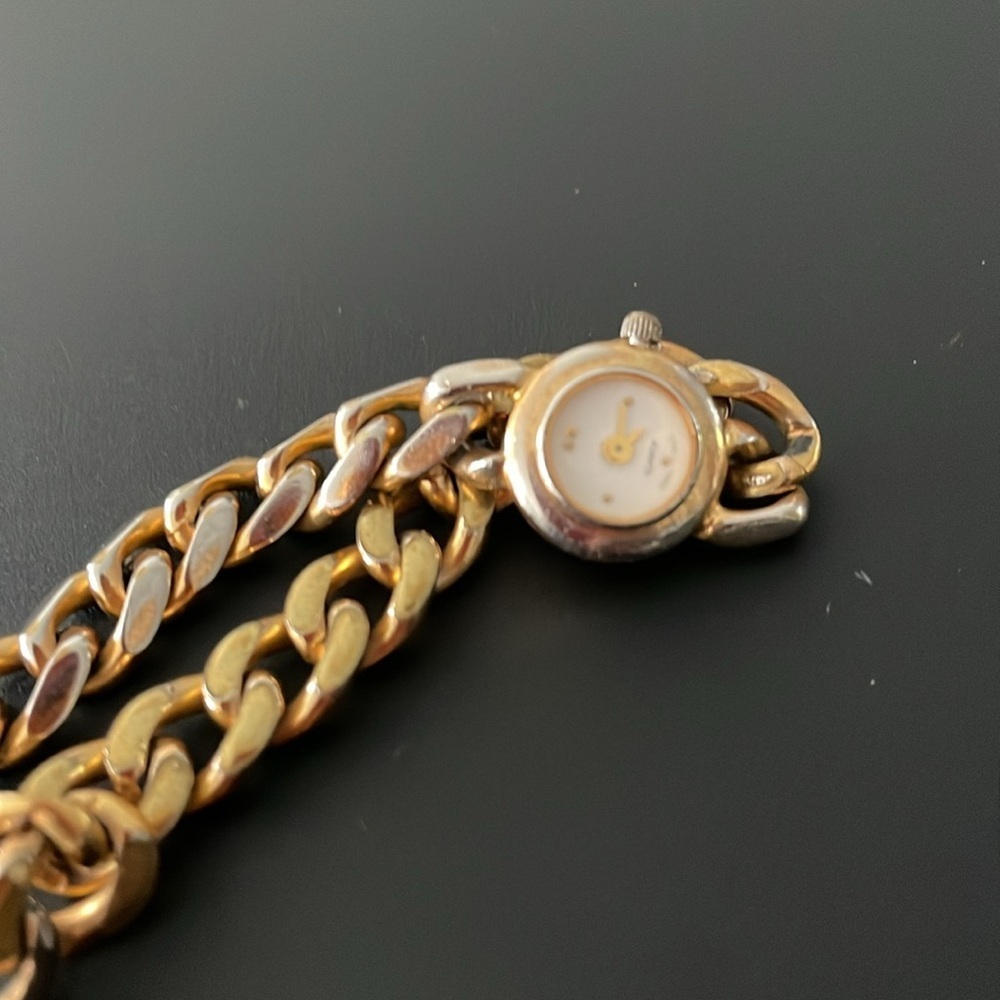Chainlink Band Wristwatch Gold Plated Tiny Round Face Delicate Wind Mechanism